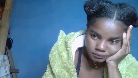 Snapshot of luciana012 chatting on 09/25/25, 03:38 luciana012 online show from 09/25/25, 03:38