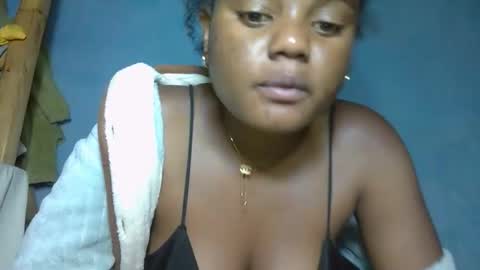 Snapshot of luciana012 chatting on 10/20/25, 05:57 luciana012 online show from 10/20/25, 05:57