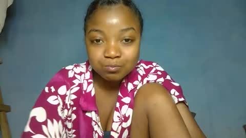 Snapshot of luciana012 chatting on 11/02/25, 03:25 luciana012 online show from 11/02/25, 03:25