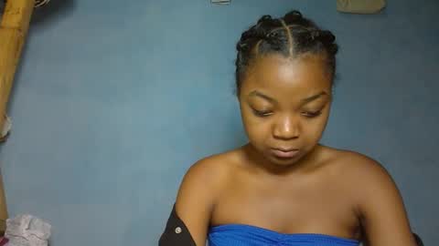 Snapshot of luciana012 chatting on 11/08/25, 06:24 luciana012 online show from 11/08/25, 06:24