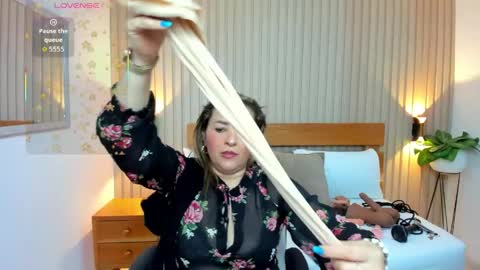Snapshot of luciana_ballesteros chatting on 05/21/26, 12:23 Luciana online show from 05/21/26, 12:23