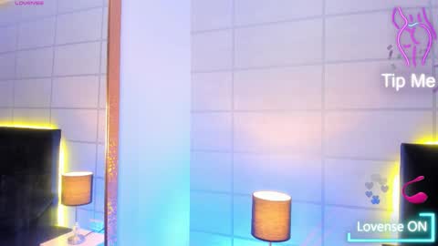 Snapshot of luciana_blush chatting on 11/16/25, 04:18 lucy online show from 11/16/25, 04:18