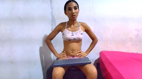 Luciana online show from 12/05/25, 04:21
