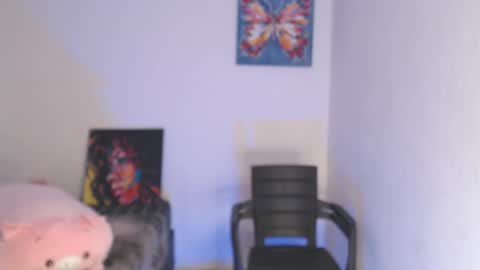 Snapshot of luciana_keating chatting on 10/15/25, 02:33 luciana online show from 10/15/25, 02:33