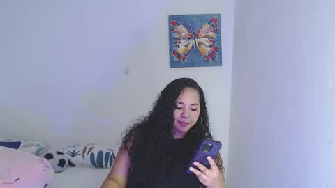 Snapshot of luciana_keating chatting on 11/29/25, 12:13 luciana online show from 11/29/25, 12:13