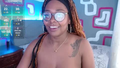 Snapshot of luciana_moraine chatting on 11/19/25, 09:15 Luciana online show from 11/19/25, 09:15