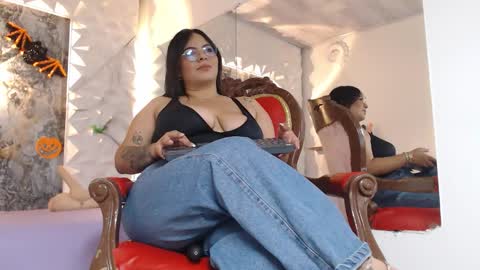 luciana_ramirez__ online show from 10/22/25, 10:09