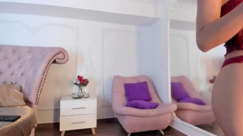 Snapshot of luciana_roa chatting on 09/30/25, 08:25 Luciana online show from 09/30/25, 08:25