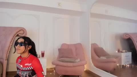 Snapshot of luciana_roa chatting on 10/24/25, 08:49 Luciana online show from 10/24/25, 08:49