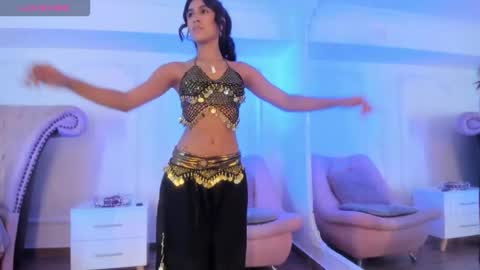 Snapshot of luciana_roa chatting on 10/25/25, 08:58 Luciana online show from 10/25/25, 08:58