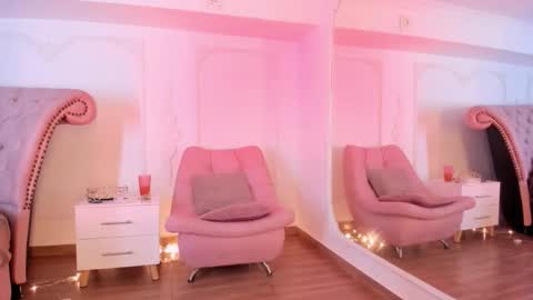 Snapshot of luciana_roa chatting on 10/30/25, 09:15 Luciana online show from 10/30/25, 09:15