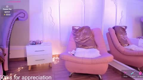 Snapshot of luciana_roa chatting on 10/31/25, 09:16 Luciana online show from 10/31/25, 09:16