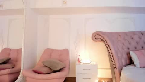 Snapshot of luciana_roa chatting on 11/13/25, 09:03 Luciana online show from 11/13/25, 09:03