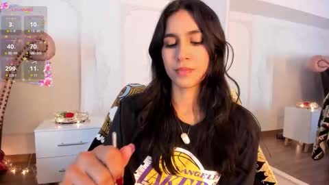 Snapshot of luciana_roa chatting on 11/21/25, 08:51 Luciana online show from 11/21/25, 08:51