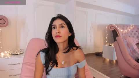 Snapshot of luciana_roa chatting on 11/27/25, 09:06 Luciana online show from 11/27/25, 09:06