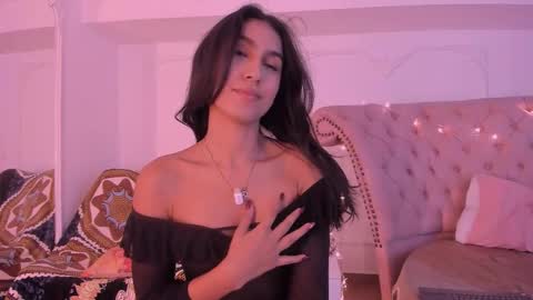 Snapshot of luciana_roa chatting on 12/05/25, 09:00 Luciana online show from 12/05/25, 09:00