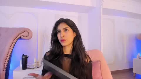 Luciana online show from 06/19/26, 08:34