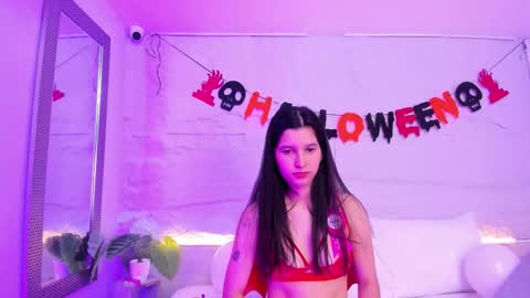 Snapshot of lucianasmith_ chatting on 10/31/25, 01:23 Luci online show from 10/31/25, 01:23