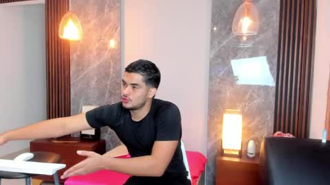 Snapshot of luciano_vitale_ chatting on 06/04/26, 12:00 Luciano online show from 06/04/26, 12:00