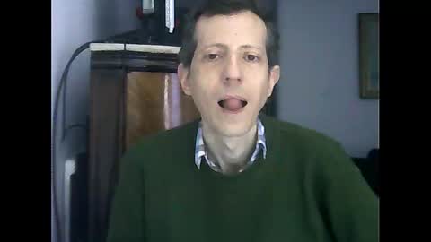 Snapshot of lucianoaxel chatting on 10/10/25, 06:18 Luciano online show from 10/10/25, 06:18