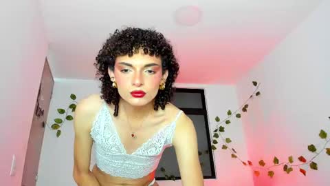 Snapshot of lucianromeo17 chatting on 02/23/25, 04:39 Lucy or Lucian 3 Come to my social Links3 online show from 02/23/25, 04:39