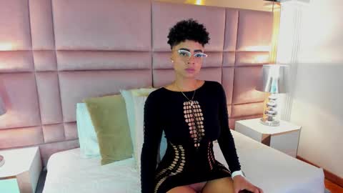  lucia wallace  online show from 09/15/25, 10:43