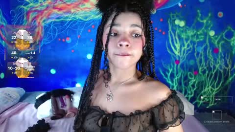 Snapshot of lucie_petite chatting on 11/23/25, 06:30 Lucie - online show from 11/23/25, 06:30