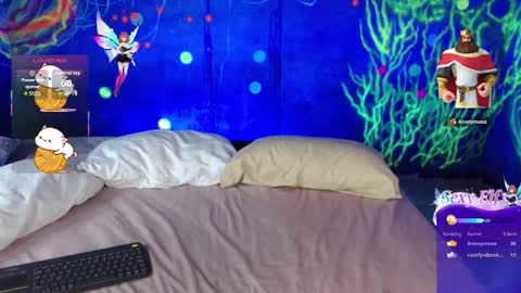 Snapshot of lucie_petite chatting on 12/13/25, 07:53 Lucie - online show from 12/13/25, 07:53