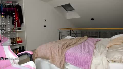 Snapshot of lucieluxe chatting on 11/26/25, 06:53 LucieLuxe online show from 11/26/25, 06:53