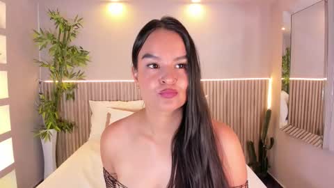 Snapshot of luciemillerr chatting on 03/25/26, 05:08 lucie online show from 03/25/26, 05:08