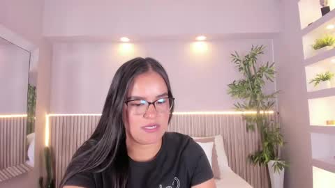 Snapshot of luciemillerr chatting on 04/10/26, 05:06 lucie online show from 04/10/26, 05:06