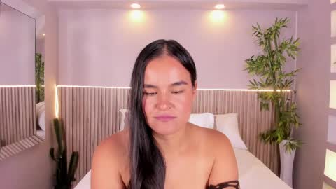 Snapshot of luciemillerr chatting on 04/11/26, 05:17 lucie online show from 04/11/26, 05:17