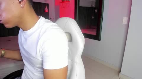 Snapshot of lucii_fer_ chatting on 11/09/25, 11:52 Leo online show from 11/09/25, 11:52