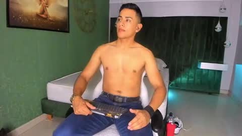 Snapshot of lucii_fer_ chatting on 11/14/25, 11:53 Leo online show from 11/14/25, 11:53