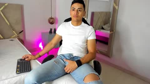 Snapshot of lucii_fer_ chatting on 11/18/25, 11:47 Leo online show from 11/18/25, 11:47