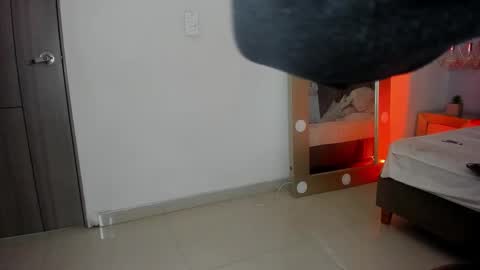 Snapshot of lucii_fer_ chatting on 11/21/25, 02:16 Leo online show from 11/21/25, 02:16