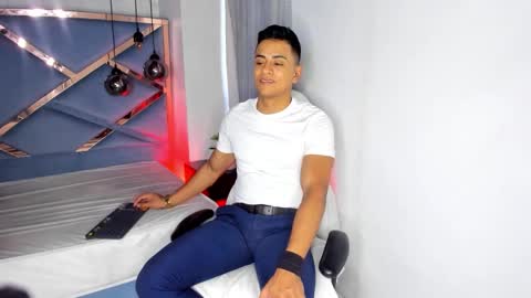 Snapshot of lucii_fer_ chatting on 11/27/25, 11:45 Leo online show from 11/27/25, 11:45