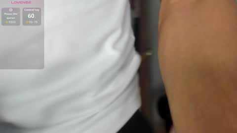 Snapshot of lucii_fer_ chatting on 12/01/25, 11:37 Leo online show from 12/01/25, 11:37