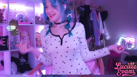 Snapshot of lucille_evans chatting on 01/31/25, 04:14 Lucy UwU online show from 01/31/25, 04:14