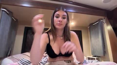 Snapshot of luciousapril chatting on 10/14/25, 01:06 April online show from 10/14/25, 01:06