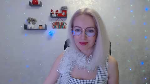 Snapshot of luckcristal chatting on 12/25/24, 05:26 Arina online show from 12/25/24, 05:26