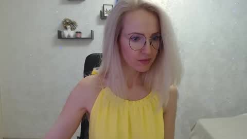 Snapshot of luckcristal chatting on 03/05/25, 06:56 Arina online show from 03/05/25, 06:56