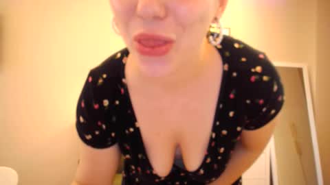 lucky_foryou_baby online show from 02/06/25, 09:43
