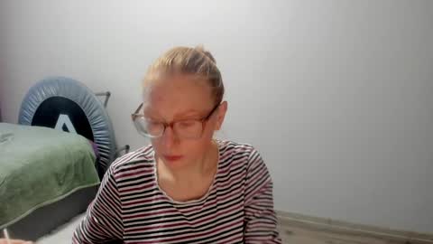 lucky_licky20 online show from 12/03/24, 03:09