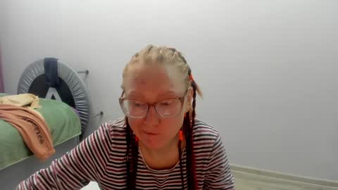 lucky_licky20 online show from 12/04/24, 03:48
