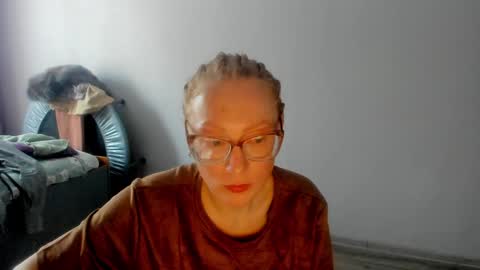 lucky_licky20 online show from 12/06/24, 04:47