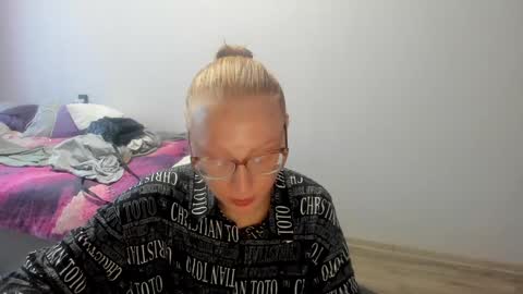 lucky_licky20 online show from 12/11/24, 03:56
