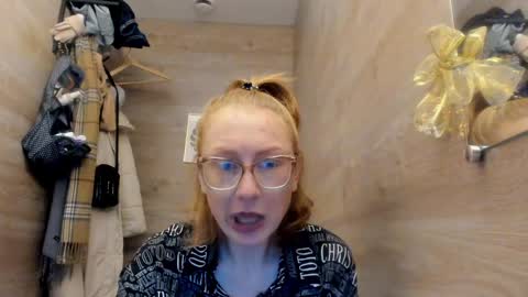 lucky_licky20 online show from 12/16/24, 04:13