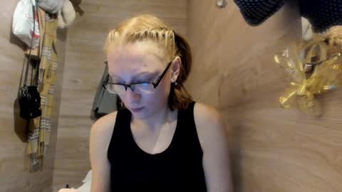 lucky_licky20 online show from 12/22/24, 03:44