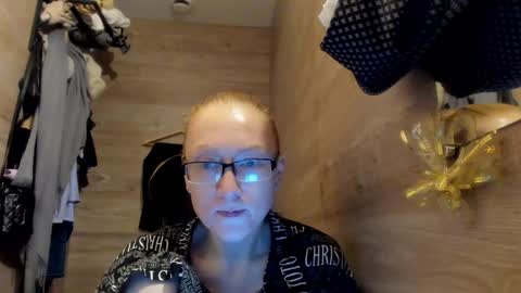 lucky_licky20 online show from 12/27/24, 04:15